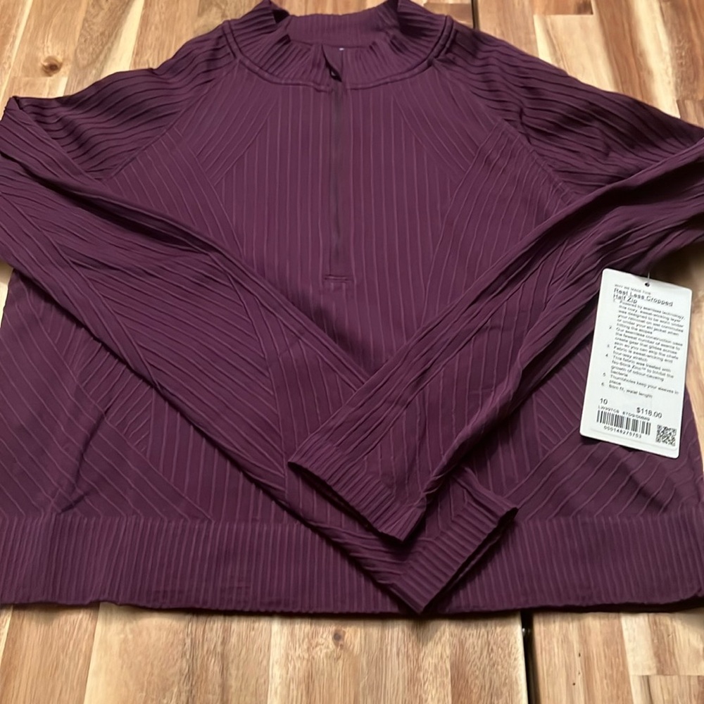 New with tag lululemon restless cropped half zip